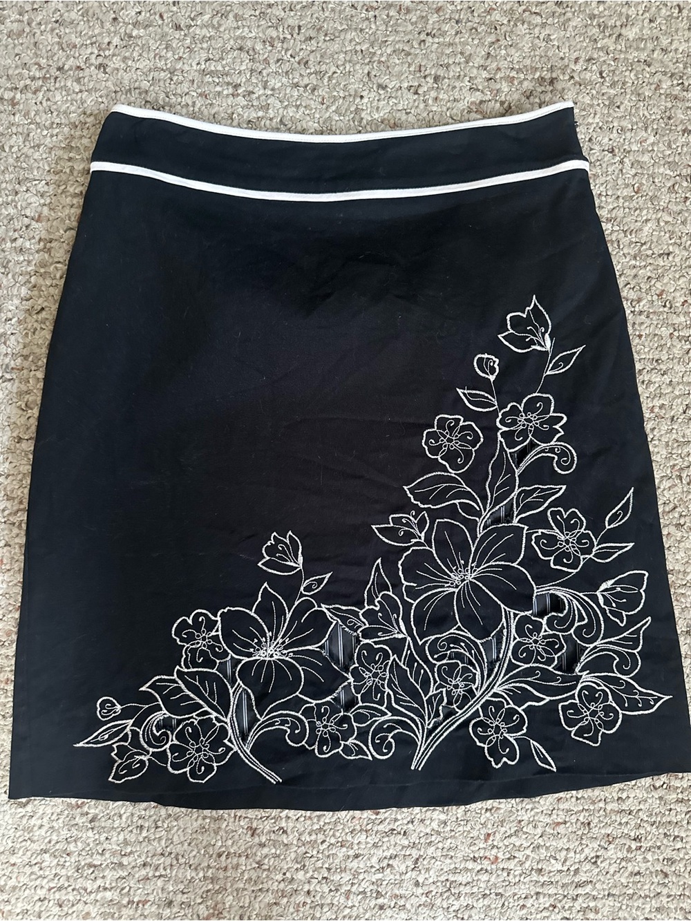 John Paul Richard Black & White Cut-Out Skirt Size Medium